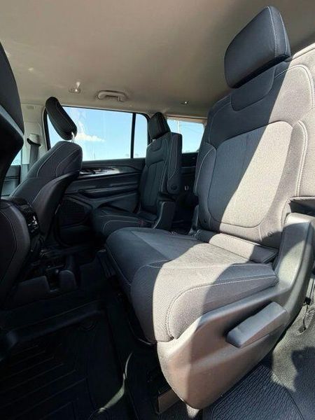 Used 2023 Jeep Grand Cherokee L LaredoImage 11