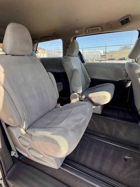 Used 2017 Toyota Sienna LImage 15