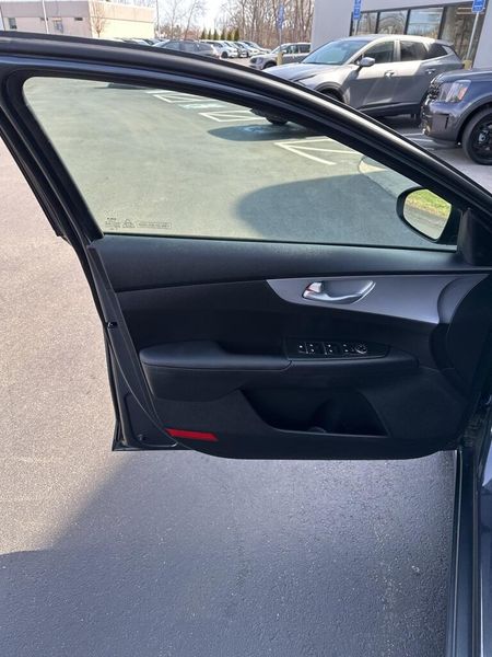 2024 Kia Forte LXSImage 18
