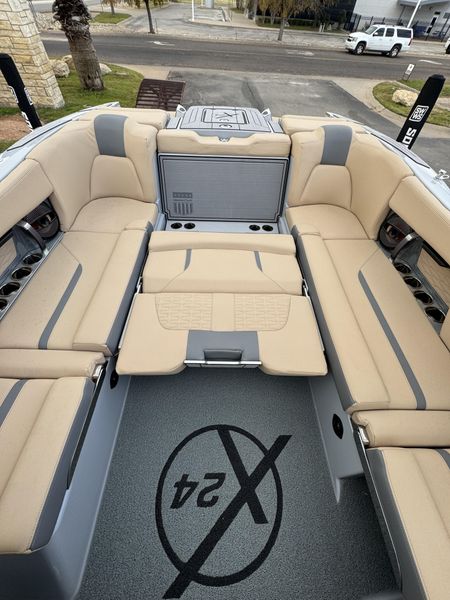 2023 MASTERCRAFT X24 Image 12