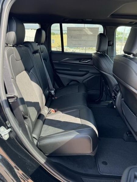2025 Jeep Grand Cherokee Altitude X 4x2Image 16