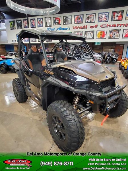 2022 Polaris G22GXD99BJ  in a BLACK CRYSTAL exterior color. Del Amo Motorsports of Orange County (949) 416-2102 delamomotorsports.com 