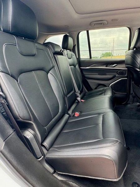 Used 2022 Jeep Grand Cherokee LimitedImage 15