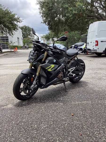 2024 BMW S 1000 R