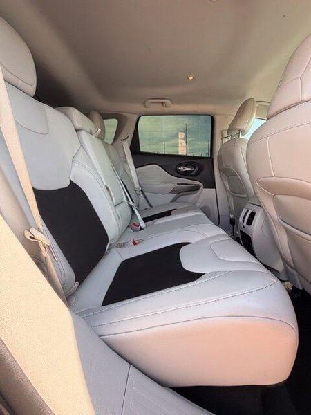 Used 2021 Jeep Cherokee Latitude PlusImage 14
