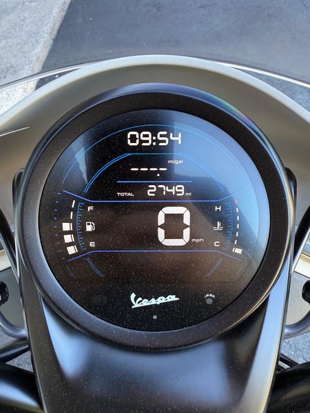 2024 Vespa GTS RST / SEI GIORNIImage 5