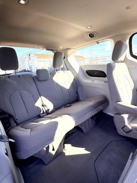 Used 2021 Chrysler Pacifica TouringImage 17