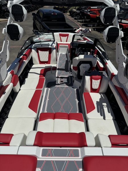 2025 MALIBU WAKESETTER M42 WHITE Image 14