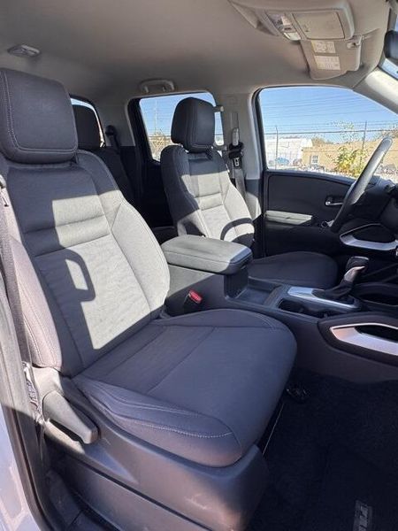 Used 2024 Nissan Frontier SVImage 14