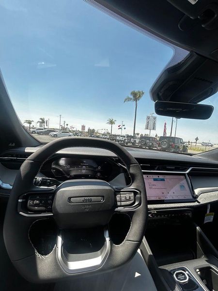 New 2026 Jeep Cherokee LaredoImage 12