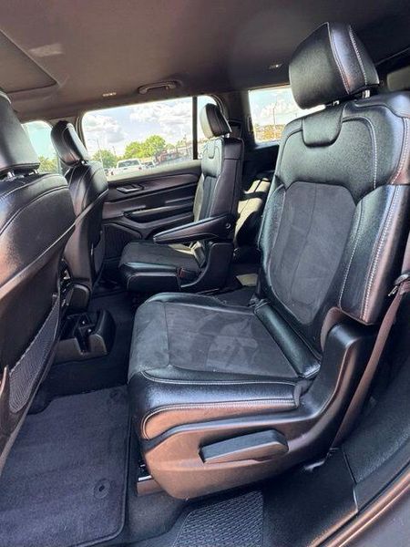 Used 2025 Jeep Grand Cherokee L Altitude XImage 12