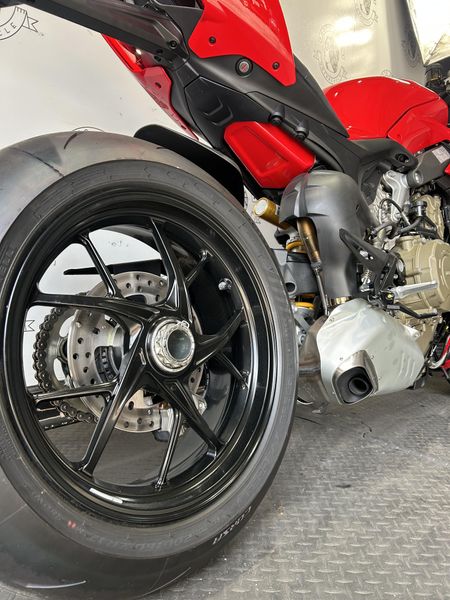 2024 Ducati STREETFIGHTER V4