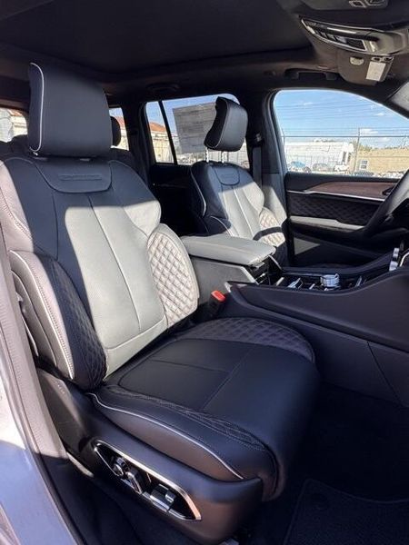 New 2025 Jeep Grand Cherokee Summit Reserve 4x4Image 15