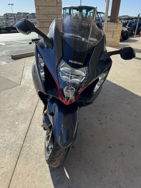 2023 SUZUKI Hayabusa in a GRAY/RED exterior color. Family PowerSports (877) 886-1997 familypowersports.com 