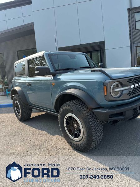2022 Ford Bronco Badlands photo 2