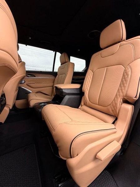 New 2027 Jeep Grand Cherokee L Summit 4x4Image 11