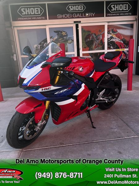 2025 Honda CBR1000RR-R FIREBLADE SPImage 3