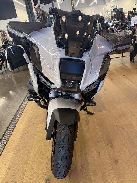 2026 BMW R 1300 RT ALPINE WHITE.. DEMO!!