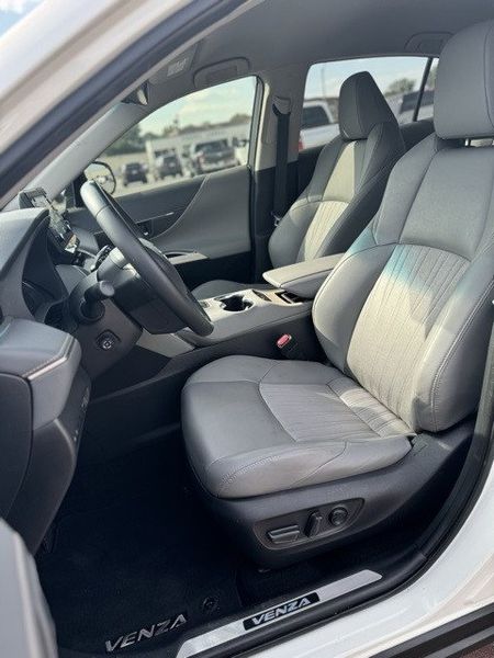 2021 Toyota Venza XLEImage 14