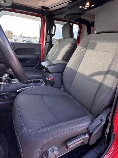 Used 2022 Jeep Gladiator SportImage 11