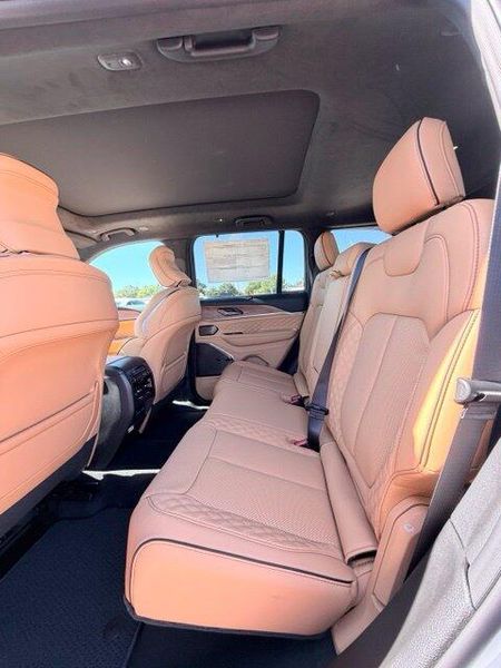 New 2027 Jeep Grand Cherokee Summit 4x4Image 11