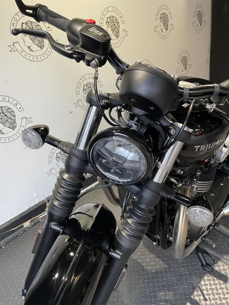 2025 Triumph BONNEVILLE BOBBER