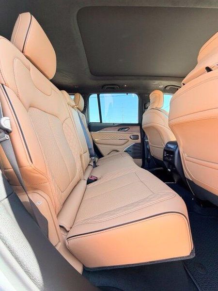 New 2027 Jeep Grand Cherokee Summit 4x4Image 14