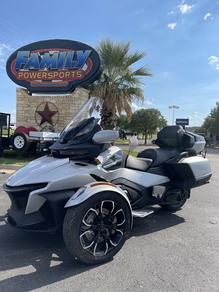2023 CAN-AM SPYDER RT LIMITED HYPER SILVER DARK in a SILVER exterior color. Family PowerSports (877) 886-1997 familypowersports.com 