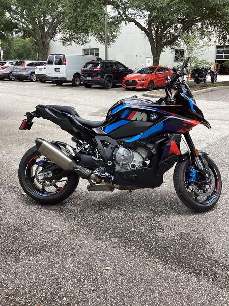 2025 BMW M 1000 XR 