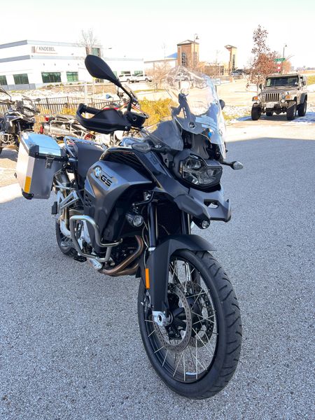 2023 BMW F 850 GS Adventure Low Suspension Image 2