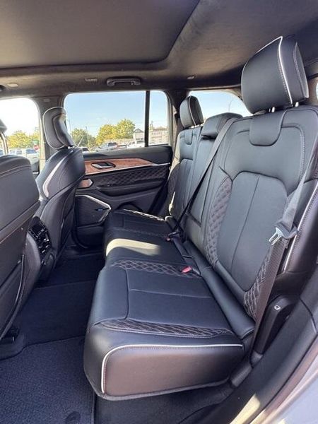 New 2025 Jeep Grand Cherokee Summit Reserve 4x4Image 13