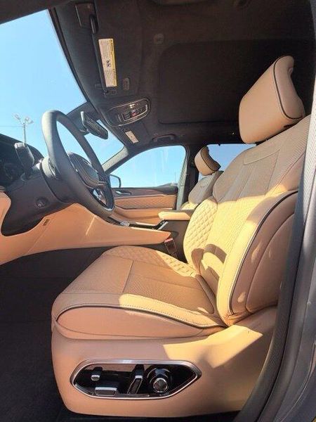 New 2027 Jeep Grand Cherokee Summit 4x4Image 12