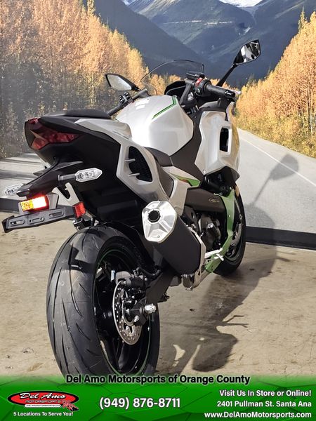 2024 Kawasaki NINJA 7 HYBRID ABSImage 12