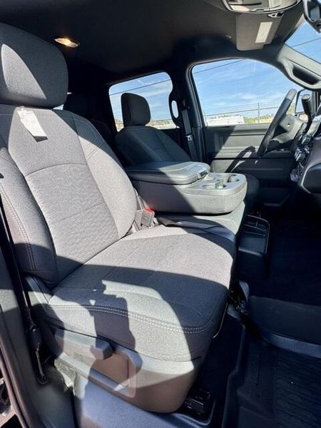 New 2026 RAM 2500 Black Express Crew Cab 4x4 6