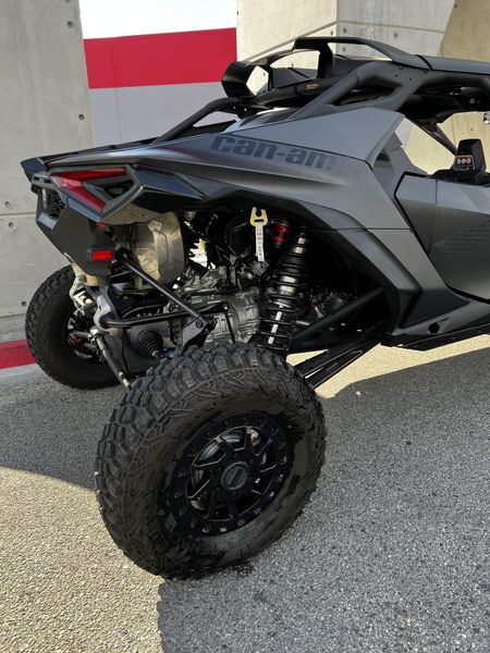 2025 Can-Am MAVERICK R MAX X RS WITH SMART-SHOX 999T DCT Image 7