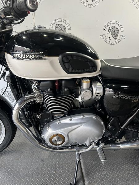 2024 Triumph BONNEVILLE T120