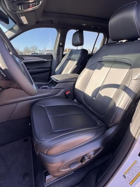 New 2025 Jeep Grand Cherokee L Limited 4x2Image 11