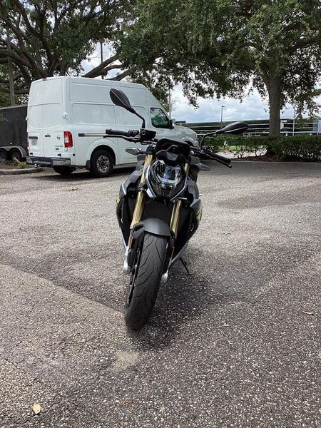 2024 BMW S 1000 R