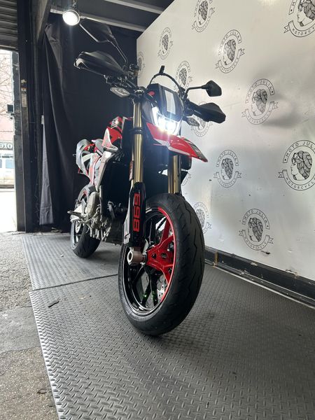 2025 Ducati HYPERMOTARD 698 RVE