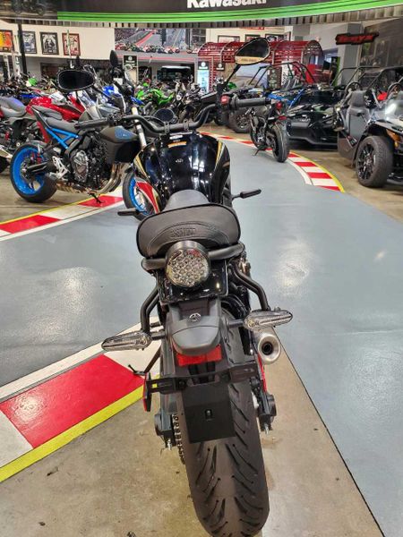 2025 Yamaha XSR700 Image 6