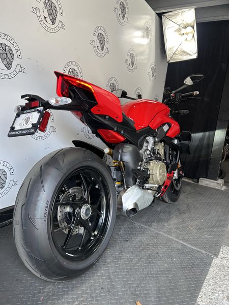 2024 Ducati STREETFIGHTER V4