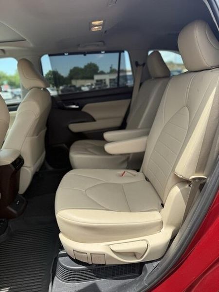 2021 Toyota Highlander XLEImage 12