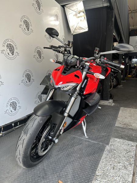 2024 Ducati STREETFIGHTER V4