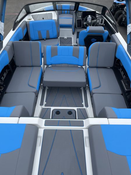 2023 MALIBU Wakesetter 23 LSV  in a BLUE/WHITE exterior color. Family PowerSports (877) 886-1997 familypowersports.com 