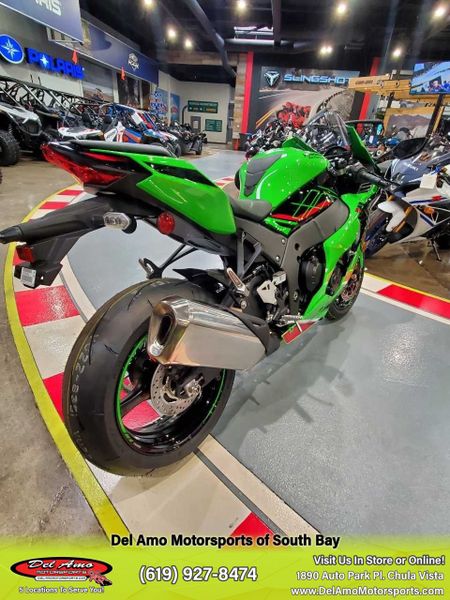 2024 Kawasaki ZX1002LRFAL-GN1  in a LIME GREEN/EBONY exterior color. Del Amo Motorsports of South Bay (619) 547-1937 delamomotorsports.com 