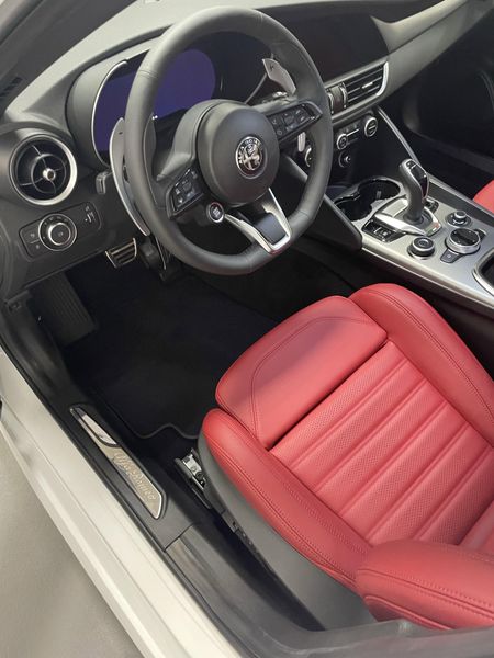 New 2025 Alfa Romeo Giulia AwdImage 7