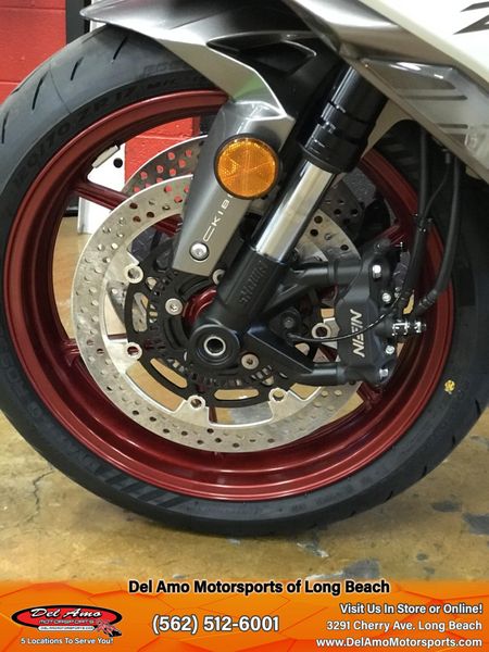 2025 Kawasaki NINJA ZX-6R ABS Image 2