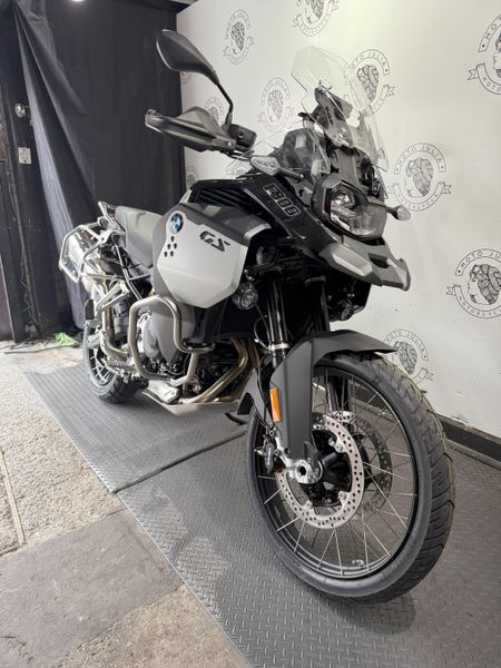 2025 BMW F900GSA 