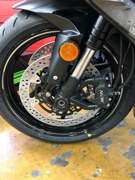 Used 2024 Kawasaki Ninja ZX-6R Base Image 2
