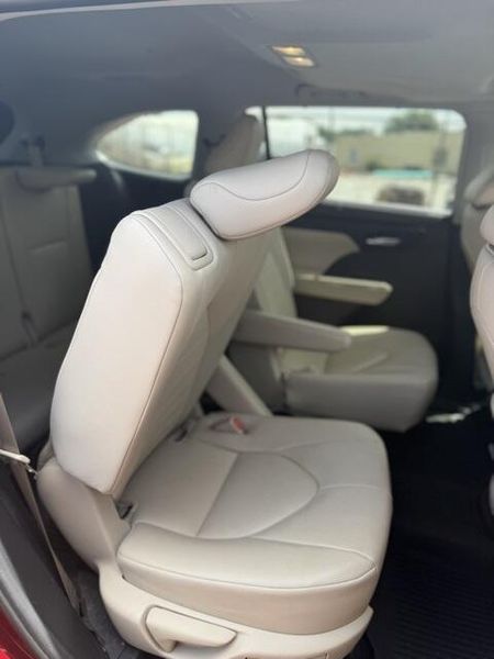 2021 Toyota Highlander XLEImage 16